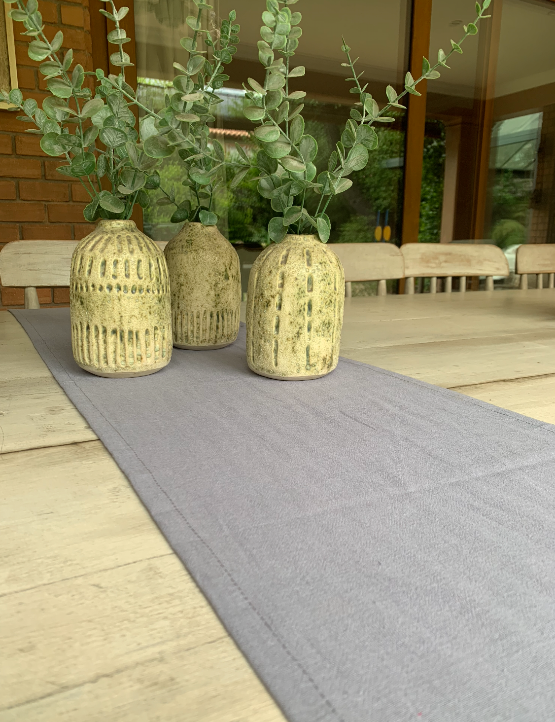 Camino de mesa vuelos gris azulado