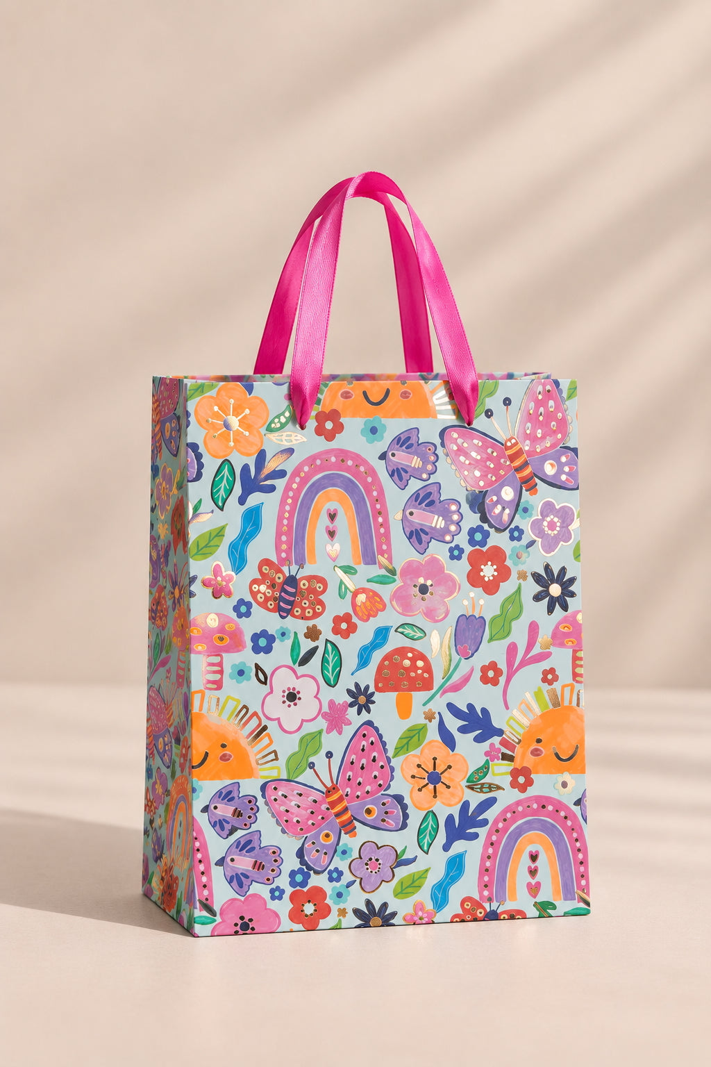 Bolsas arcoiris y flores