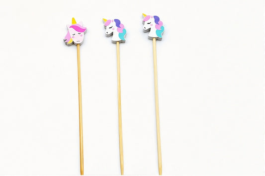 Toppers unicornio de madera en pincho
