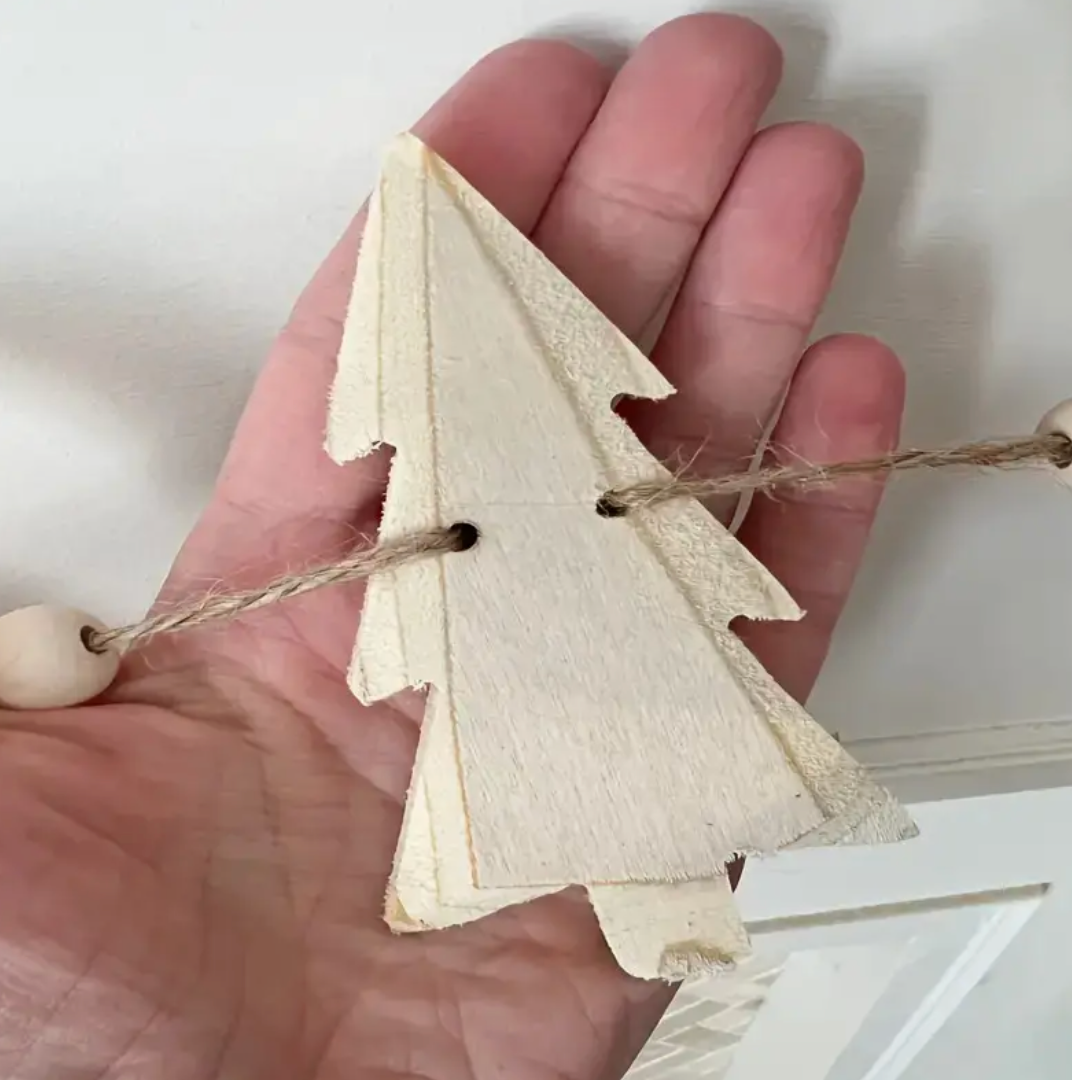 Guirnalda pinos madera