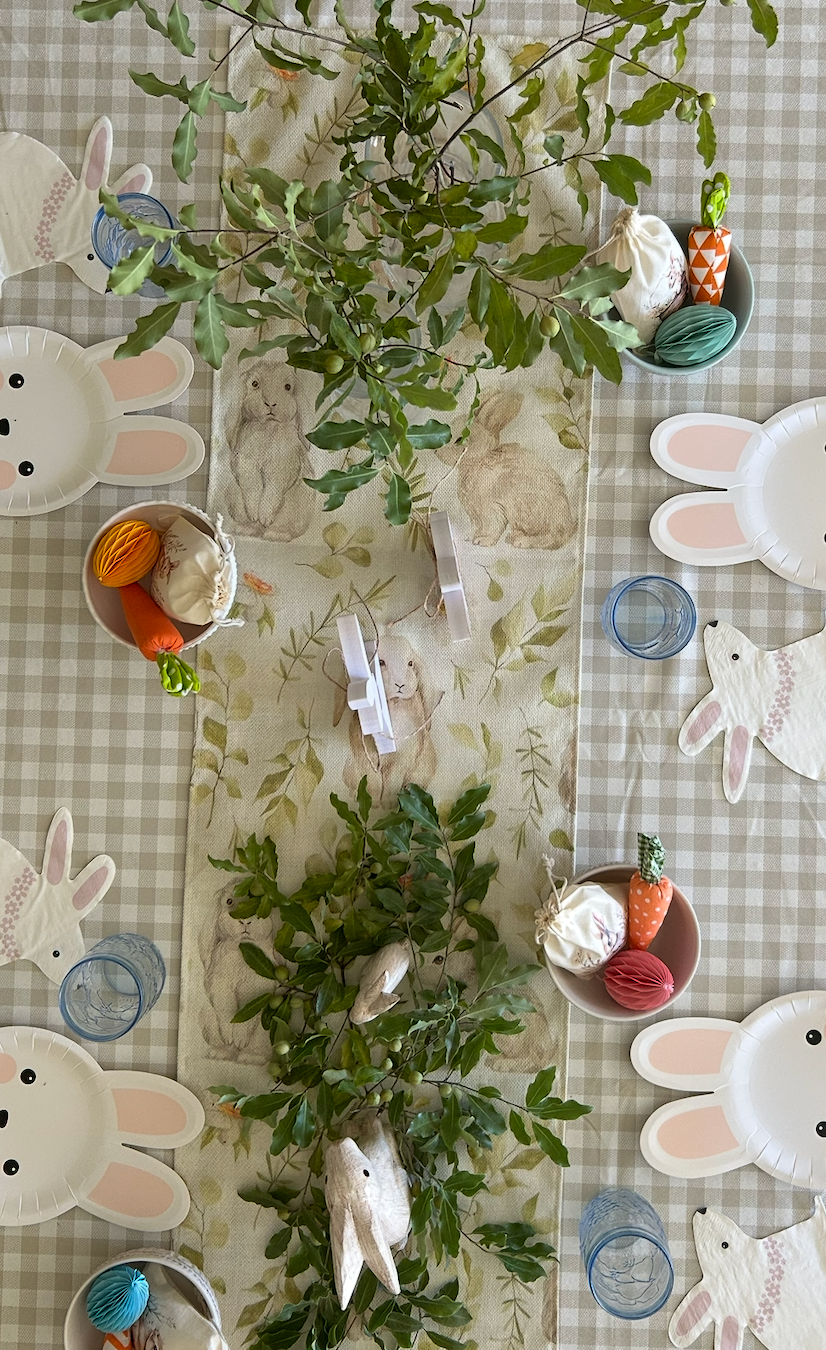 Camino de mesa conejitos