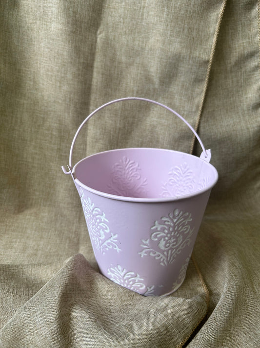 Contenedor metálico rosado vintage