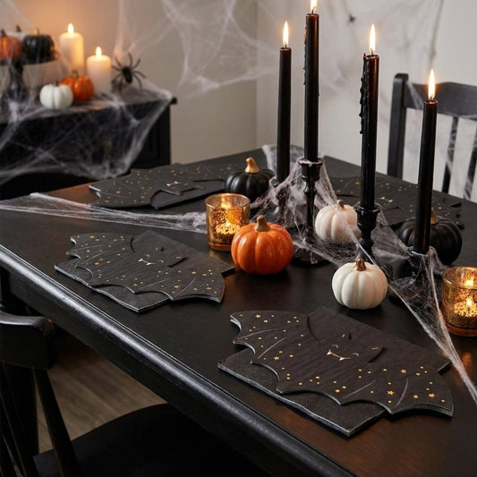 Servilletas murciélago en mesa de Halloween