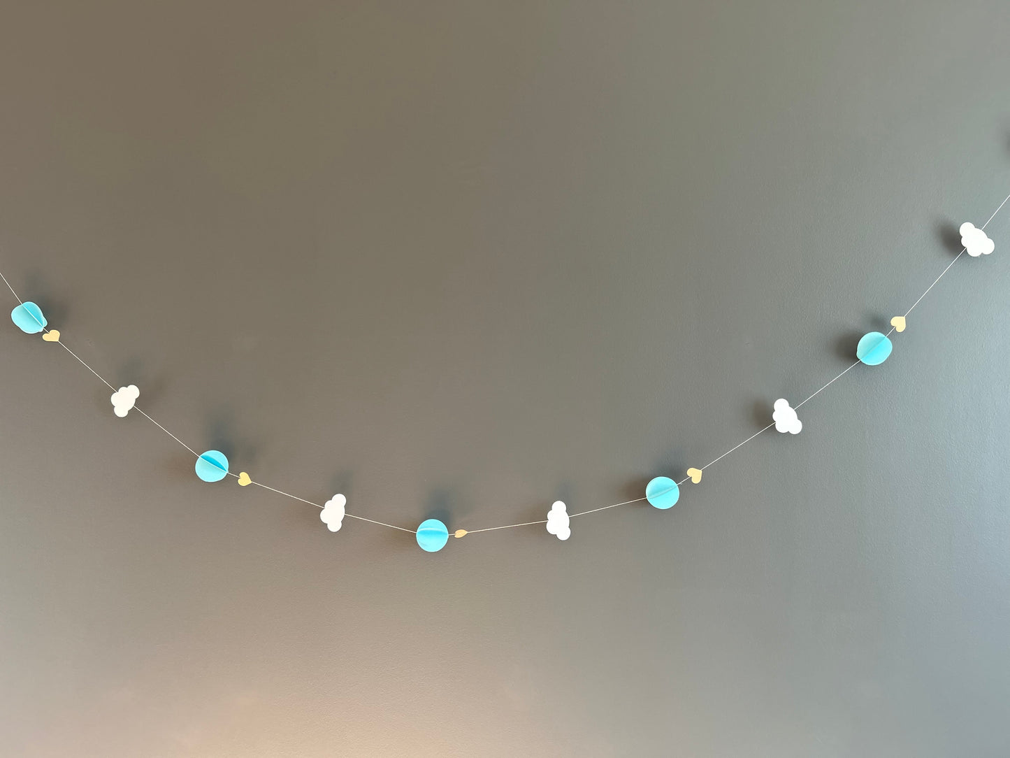 Guirnalda de globos aerostáticos celeste