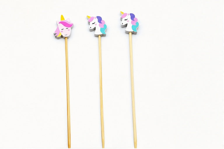 Toppers unicornio de madera en pincho